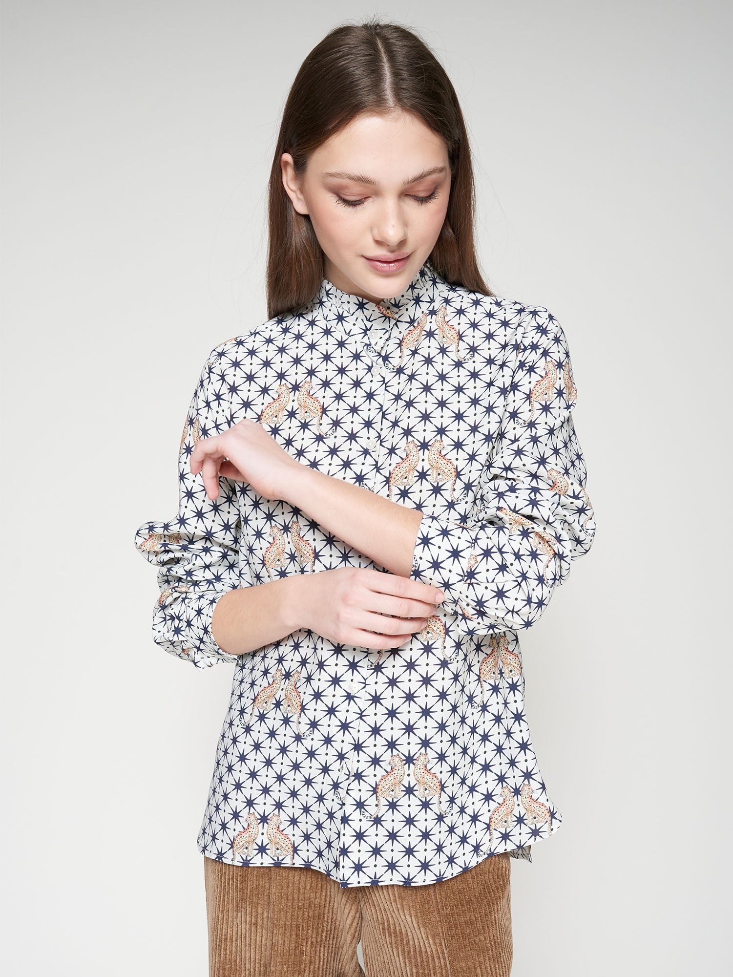 WHITE SHIRT WITH LEOPARD AND STAR PRINT - 25 Bell Street
